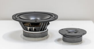 Lyngdorf FR-2 biały z panelem mocca - 8